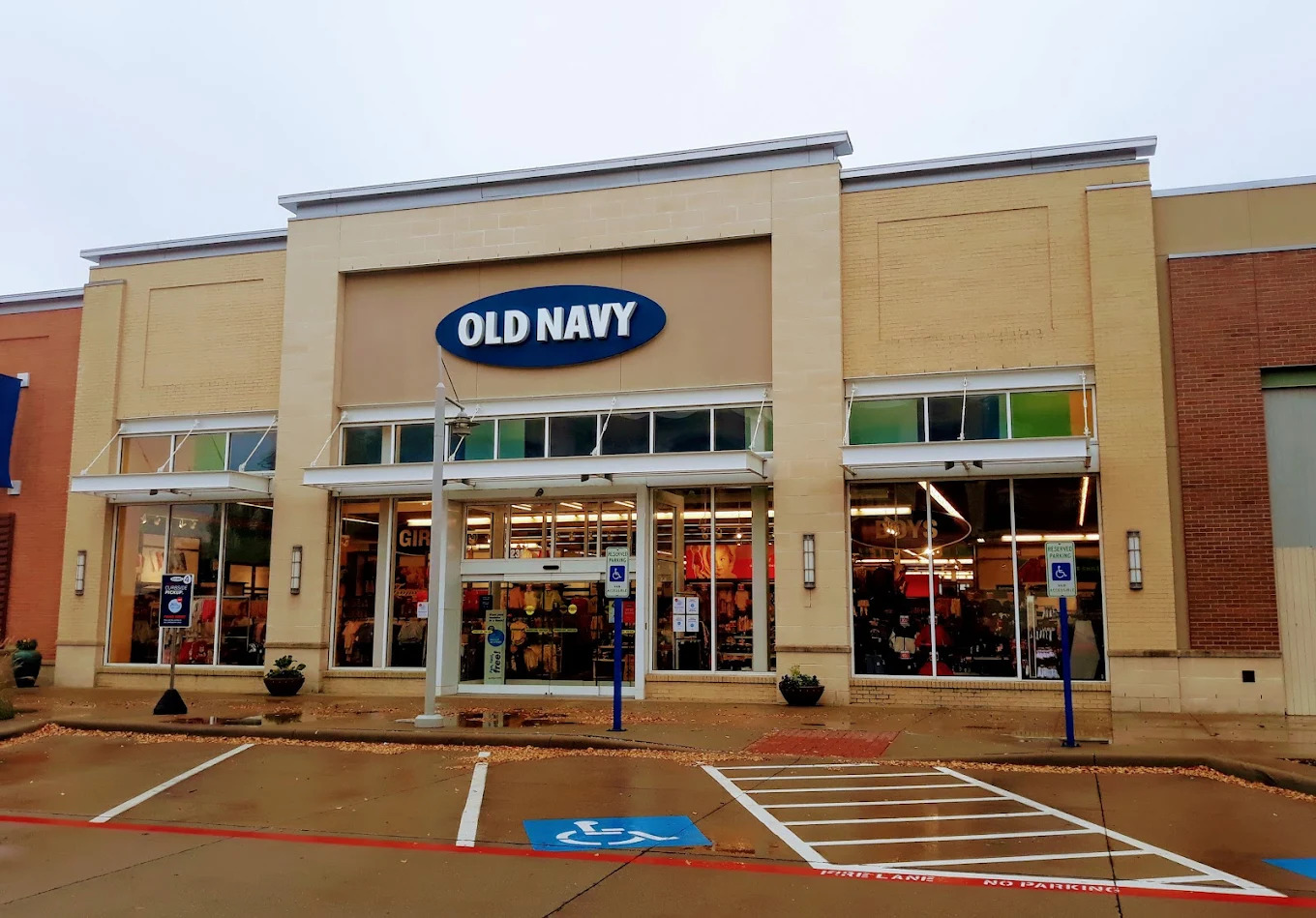 Find Your Perfect Fit at Old Navy Fairview Texas, Open Daily for Your Shopping Needs